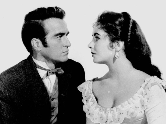 Elizabeth Taylor beraksi dengan Montgomery Clift dalam film 'Raintree County', 1957. 